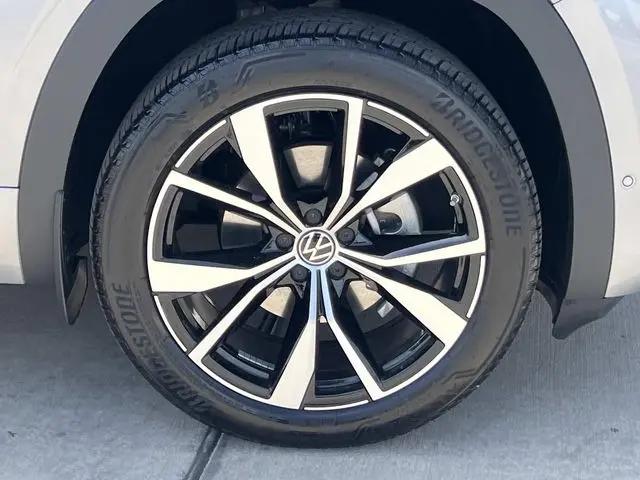 2026 Volkswagen Atlas Cross Sport SEL Premium R-Line