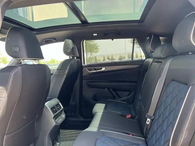 2026 Volkswagen Atlas Cross Sport SEL Premium R-Line