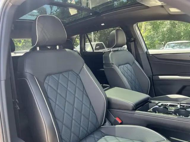 2026 Volkswagen Atlas Cross Sport SEL Premium R-Line