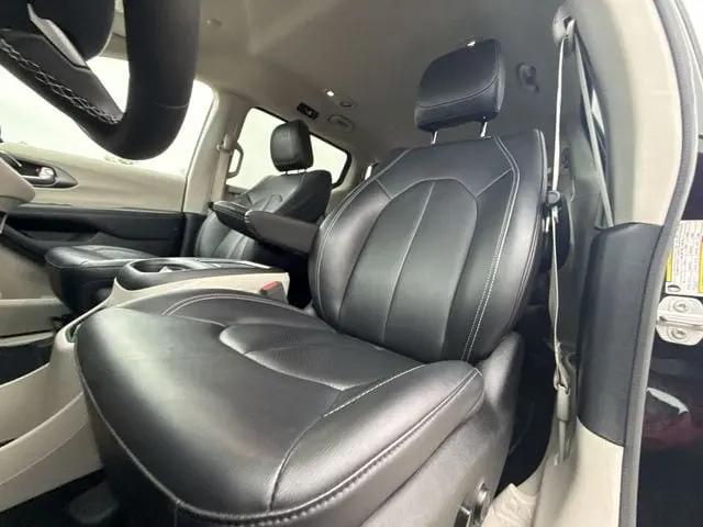 2024 Chrysler Pacifica Hybrid Select