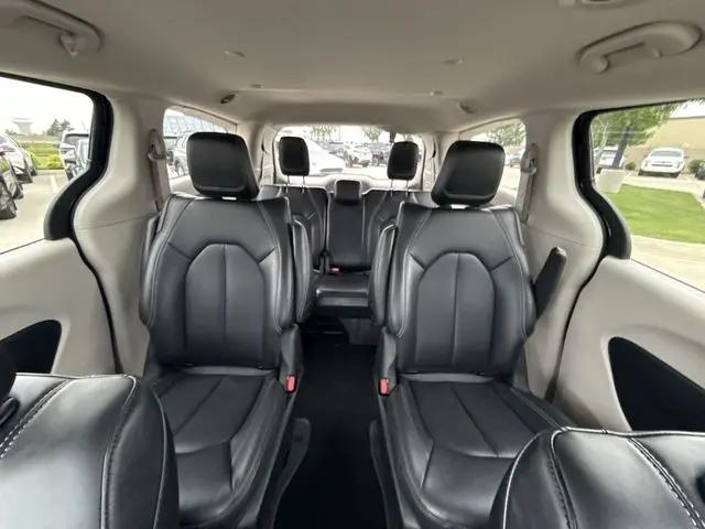 2024 Chrysler Pacifica Hybrid Select
