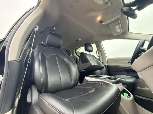 2024 Chrysler Pacifica Hybrid Select