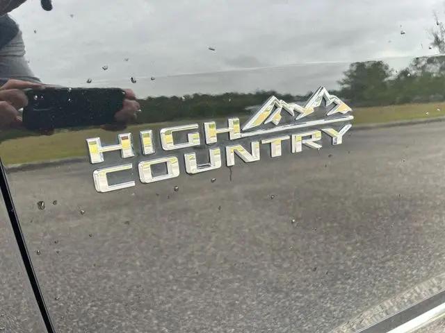 2023 Chevrolet Traverse FWD High Country