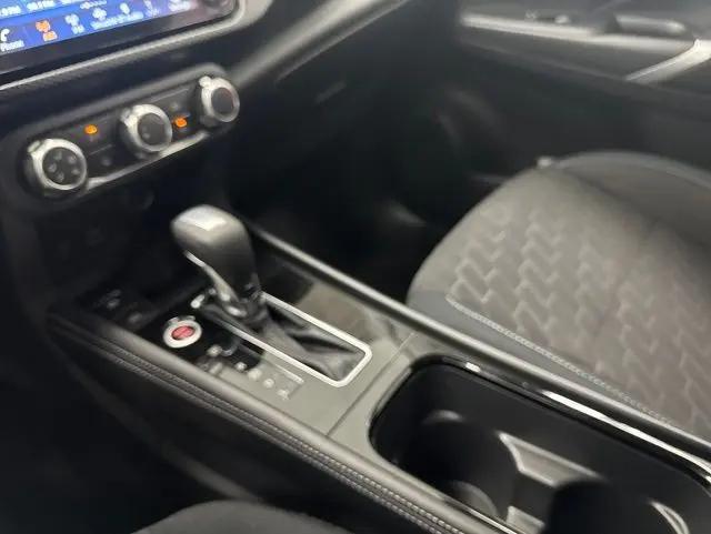 2023 Nissan Kicks SV Xtronic CVT