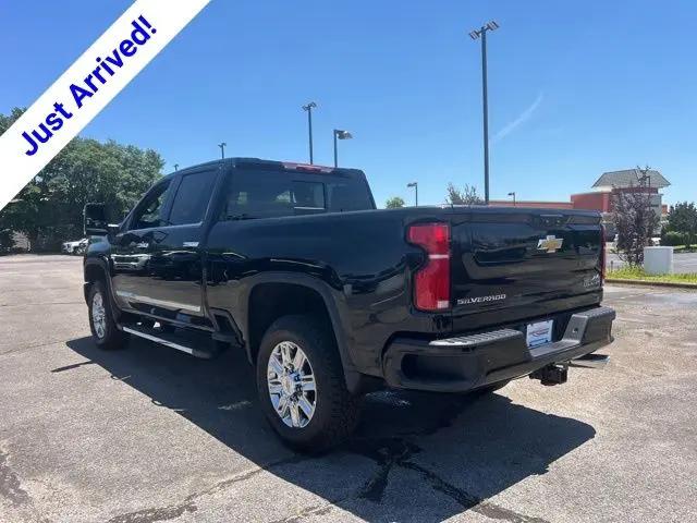 2026 Chevrolet Silverado 2500HD Crew Cab, Standard Bed, High Country, 4WD