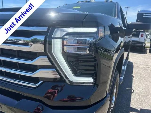 2026 Chevrolet Silverado 2500HD Crew Cab, Standard Bed, High Country, 4WD