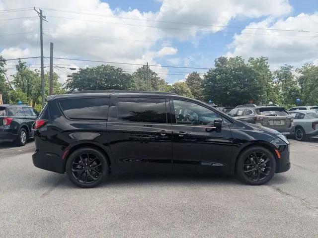 2027 Chrysler Pacifica Limited
