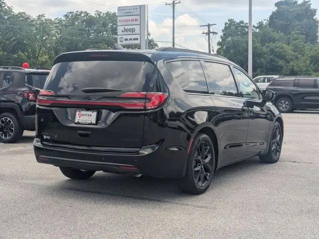2027 Chrysler Pacifica Limited
