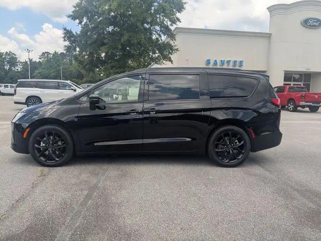2027 Chrysler Pacifica Limited