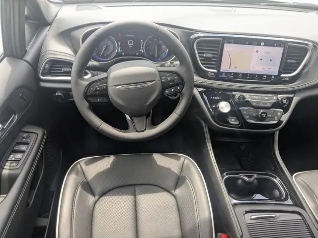 2027 Chrysler Pacifica Limited