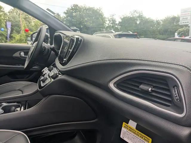 2027 Chrysler Pacifica Limited