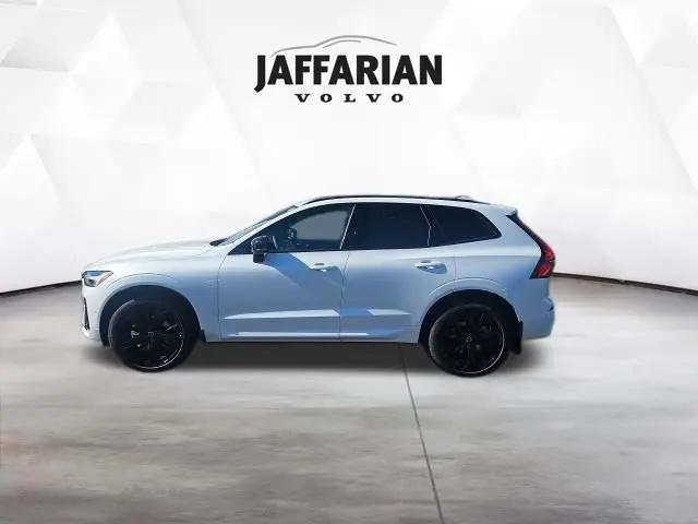 2026 Volvo XC60 B5 Ultra Black Edition
