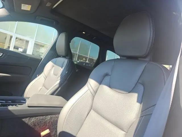 2026 Volvo XC60 B5 Ultra Black Edition
