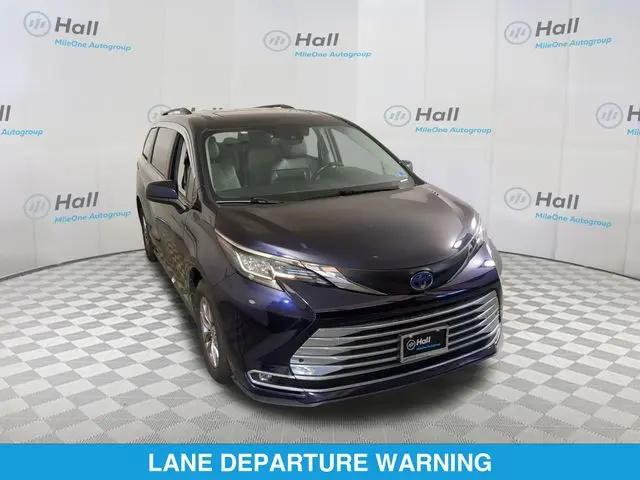 2023 Toyota Sienna XLE