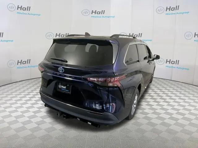 2023 Toyota Sienna XLE