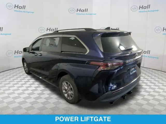 2023 Toyota Sienna XLE