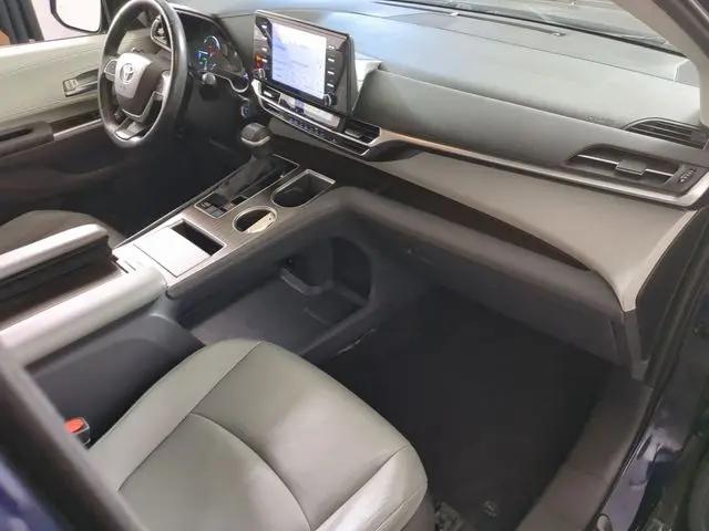 2023 Toyota Sienna XLE