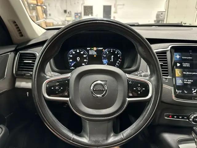 2022 Volvo XC90 T5 Momentum 7 Passenger