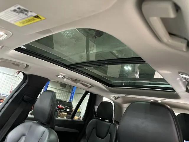 2022 Volvo XC90 T5 Momentum 7 Passenger