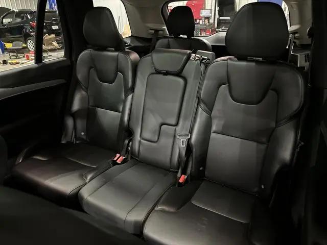 2022 Volvo XC90 T5 Momentum 7 Passenger