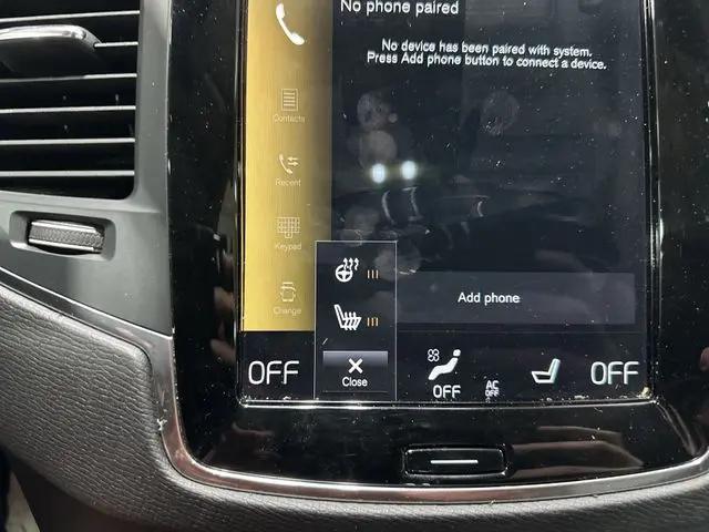 2022 Volvo XC90 T5 Momentum 7 Passenger