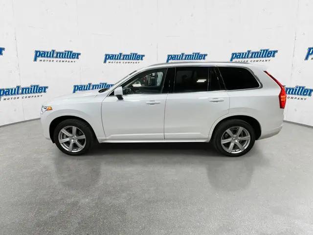 2022 Volvo XC90 T5 Momentum 7 Passenger