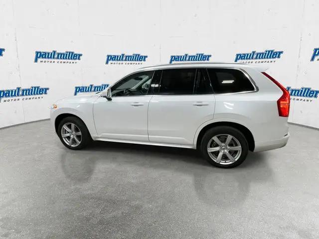 2022 Volvo XC90 T5 Momentum 7 Passenger