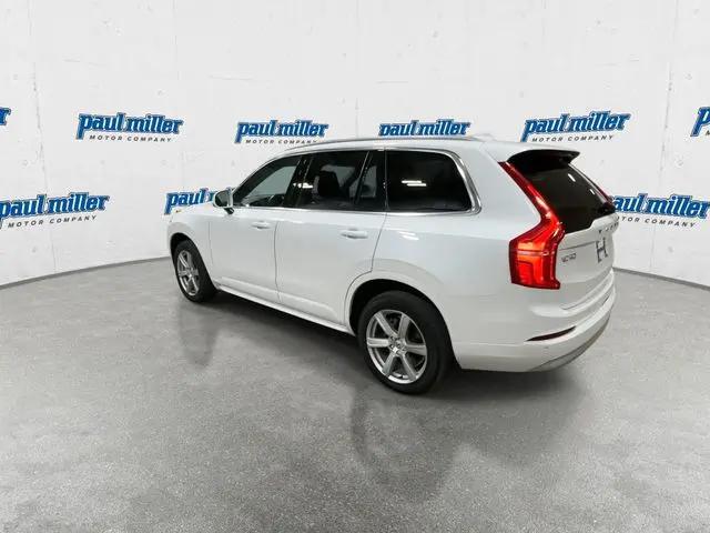 2022 Volvo XC90 T5 Momentum 7 Passenger