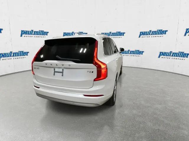 2022 Volvo XC90 T5 Momentum 7 Passenger