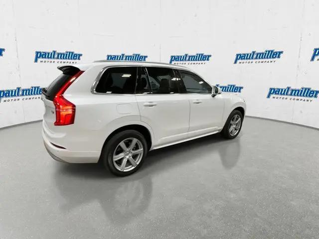 2022 Volvo XC90 T5 Momentum 7 Passenger