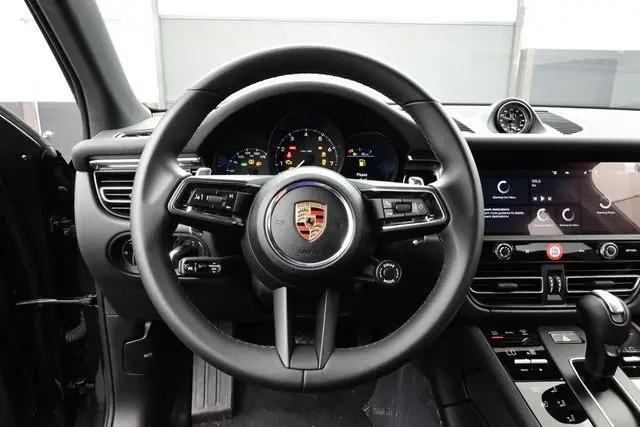2025 Porsche Macan Macan