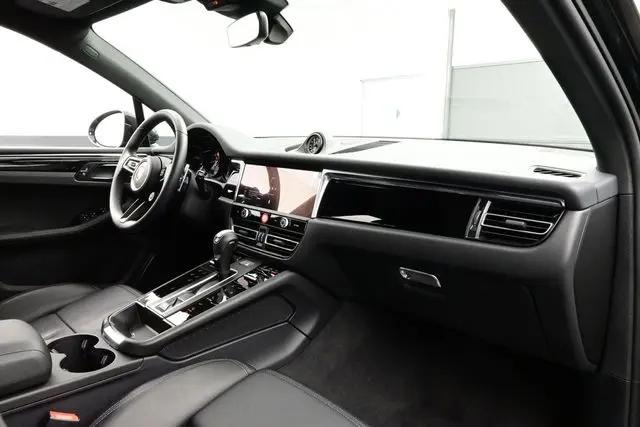 2025 Porsche Macan Macan