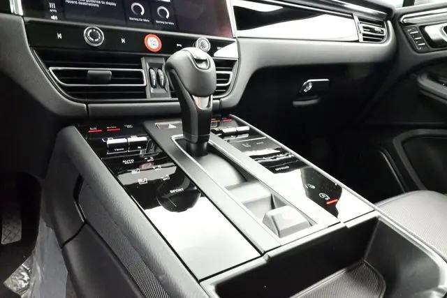2025 Porsche Macan Macan