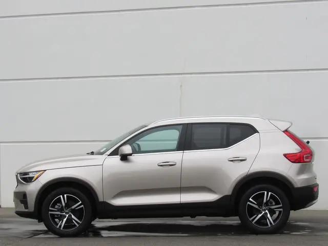 2024 Volvo XC40 B5 Core Bright Theme
