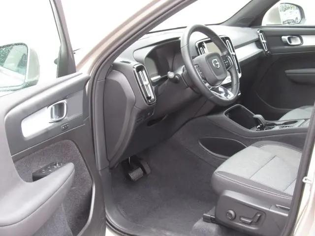 2024 Volvo XC40 B5 Core Bright Theme