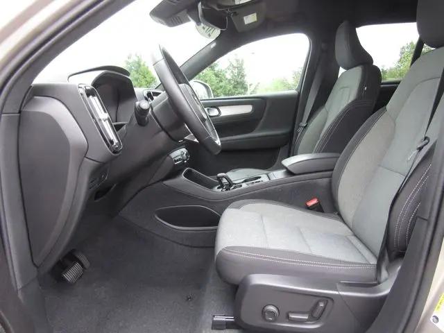 2024 Volvo XC40 B5 Core Bright Theme
