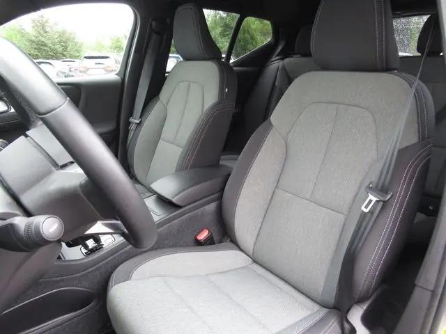 2024 Volvo XC40 B5 Core Bright Theme
