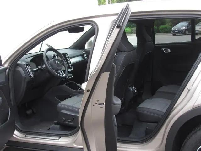 2024 Volvo XC40 B5 Core Bright Theme