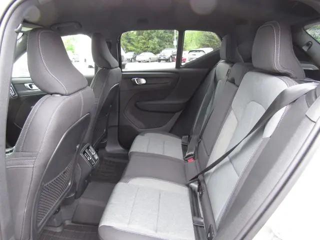 2024 Volvo XC40 B5 Core Bright Theme