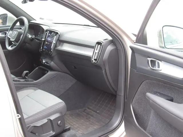 2024 Volvo XC40 B5 Core Bright Theme