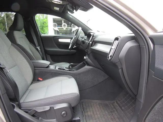 2024 Volvo XC40 B5 Core Bright Theme