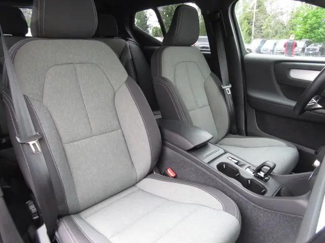 2024 Volvo XC40 B5 Core Bright Theme