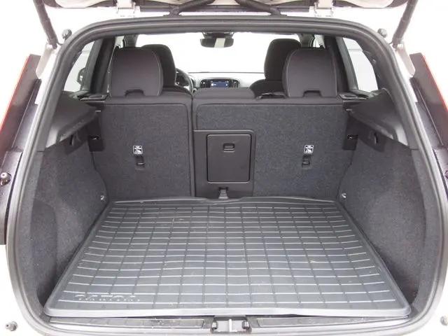 2024 Volvo XC40 B5 Core Bright Theme