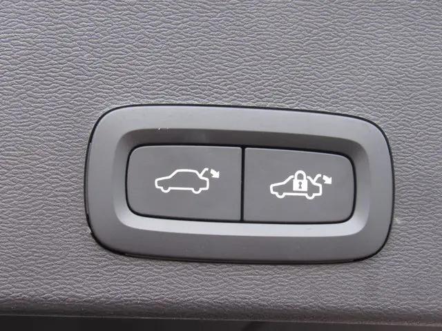 2024 Volvo XC40 B5 Core Bright Theme