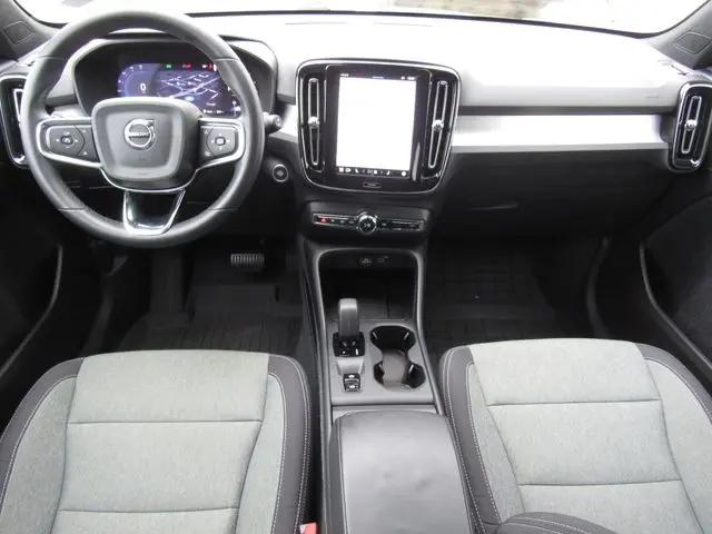 2024 Volvo XC40 B5 Core Bright Theme