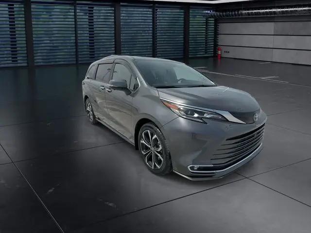 2025 Toyota Sienna Platinum