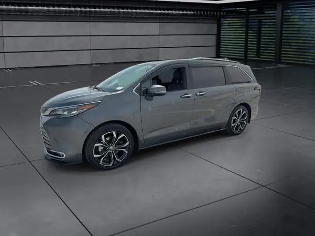 2025 Toyota Sienna Platinum