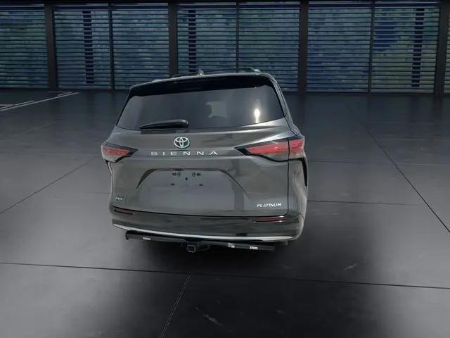 2025 Toyota Sienna Platinum