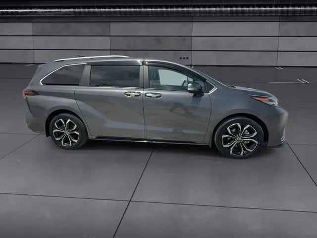 2025 Toyota Sienna Platinum