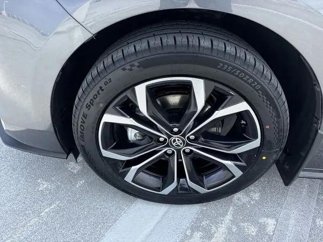 2025 Toyota Sienna Platinum